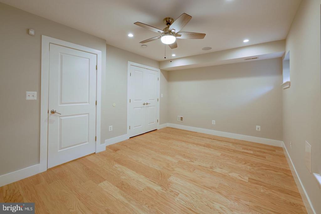 710 KENYON STREET NW Unit: 1