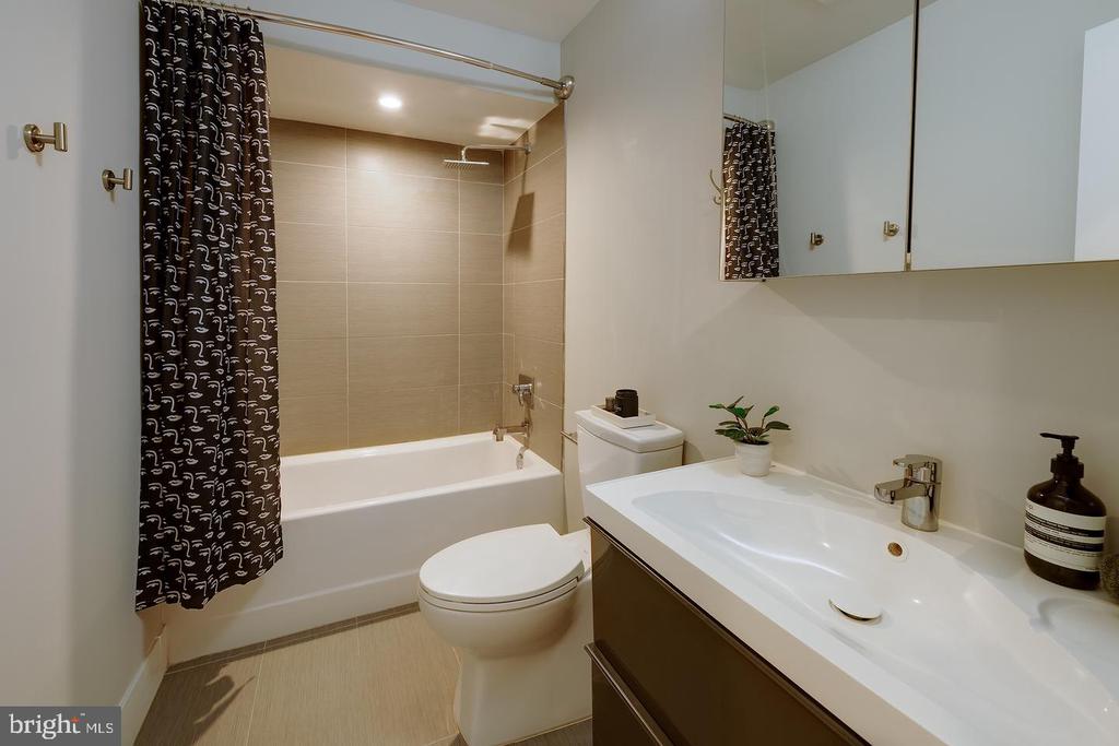 710 KENYON STREET NW Unit: 1