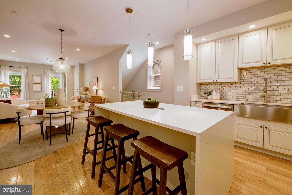 710 KENYON STREET NW Unit: 1