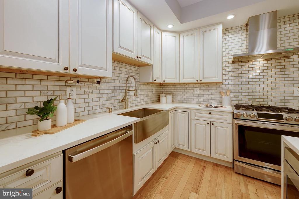 710 KENYON STREET NW Unit: 1