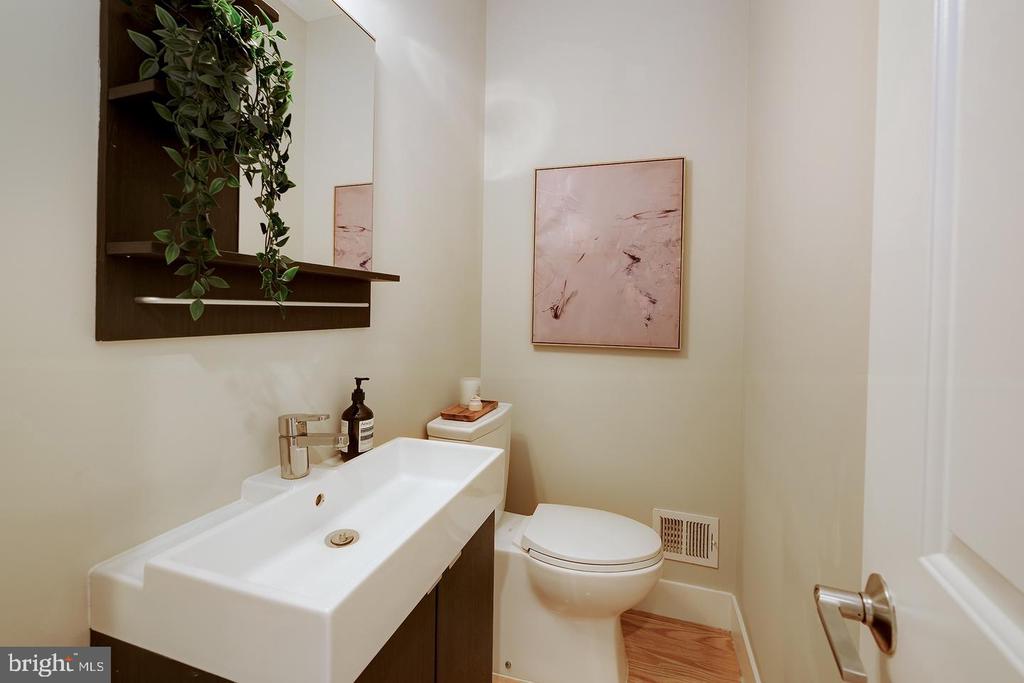 710 KENYON STREET NW Unit: 1