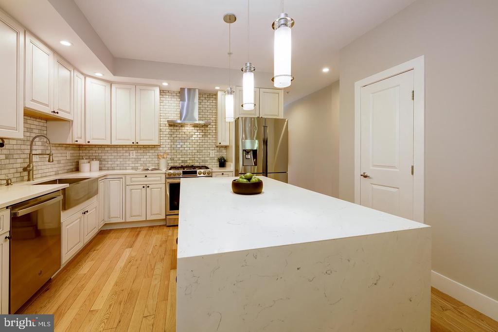 710 KENYON STREET NW Unit: 1