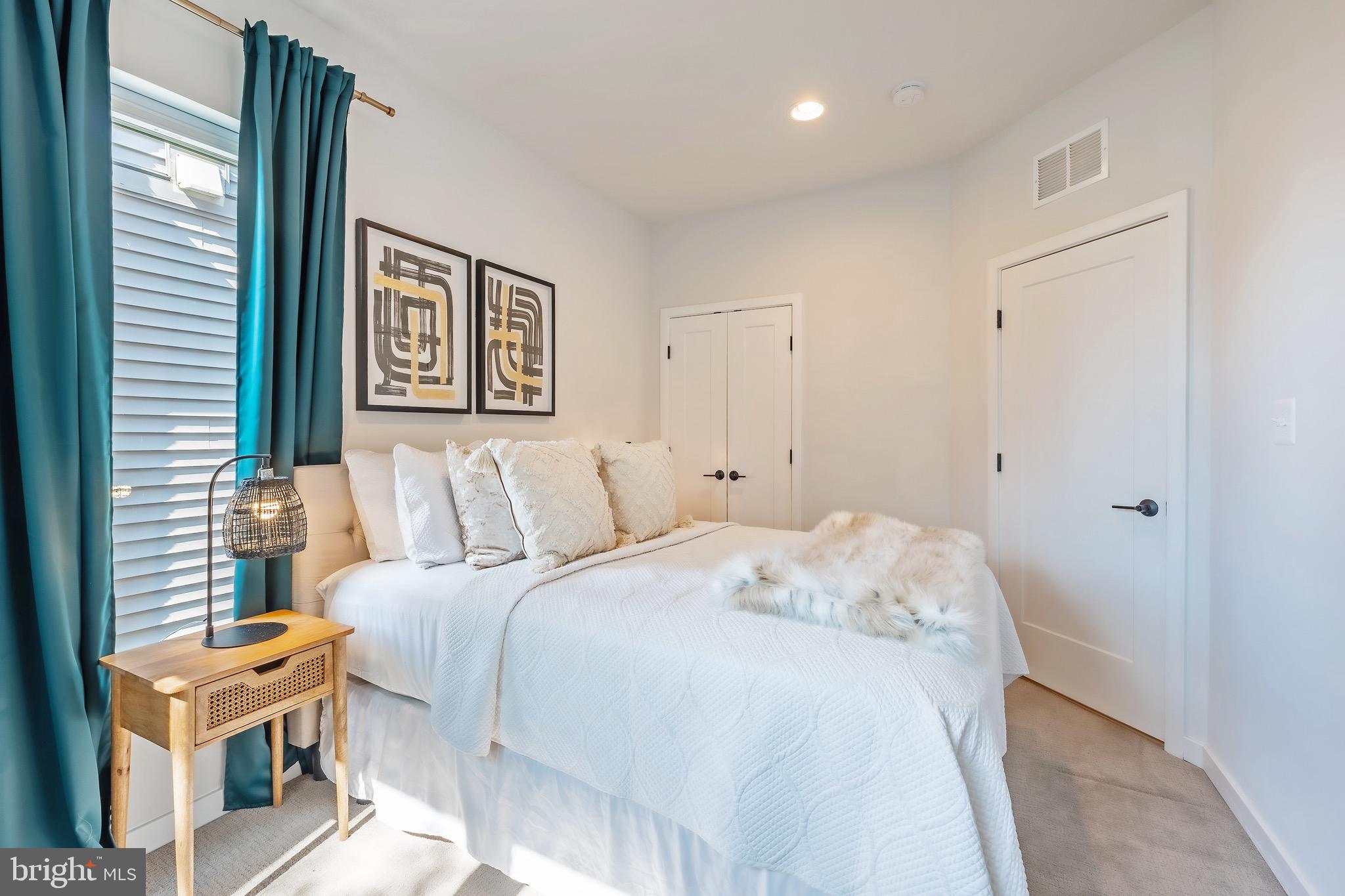 856 Thompson Cres #48