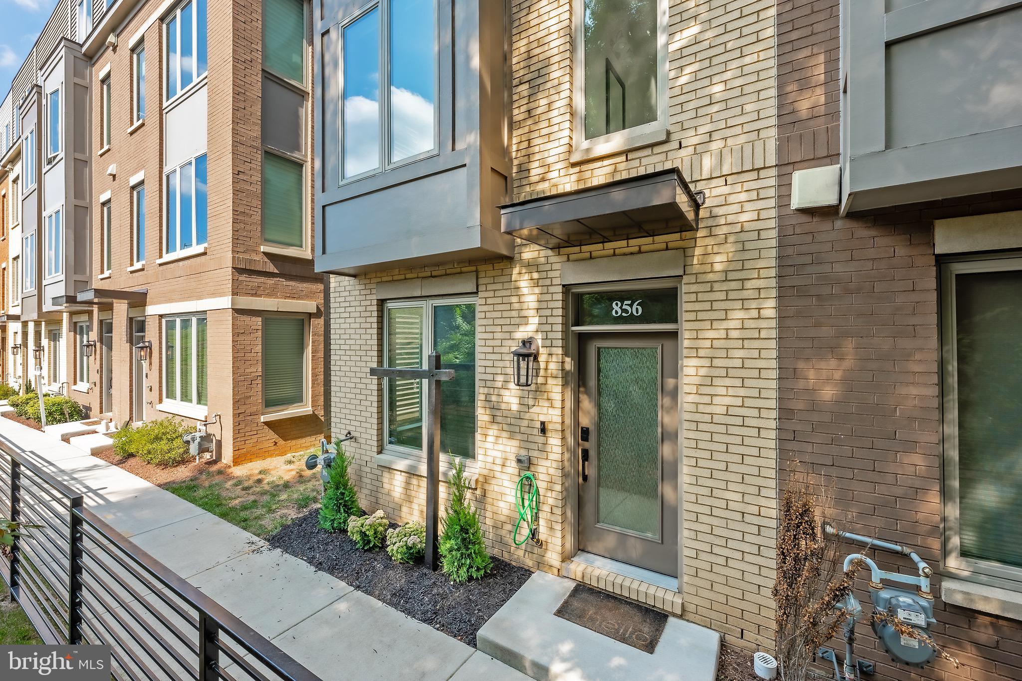 856 Thompson Cres #48