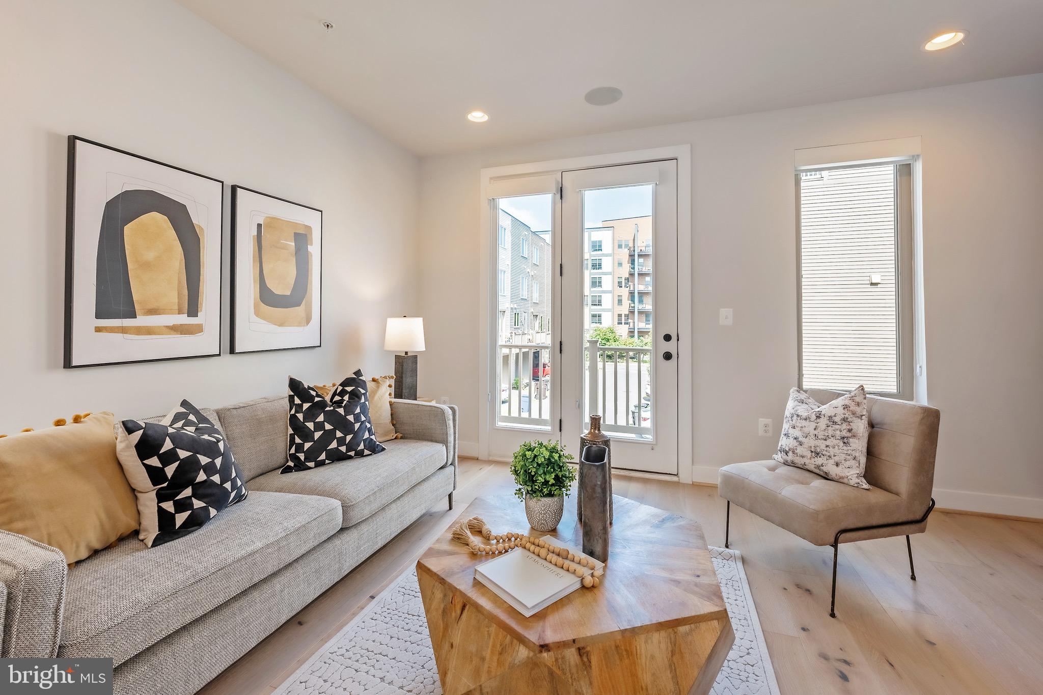 856 Thompson Cres #48