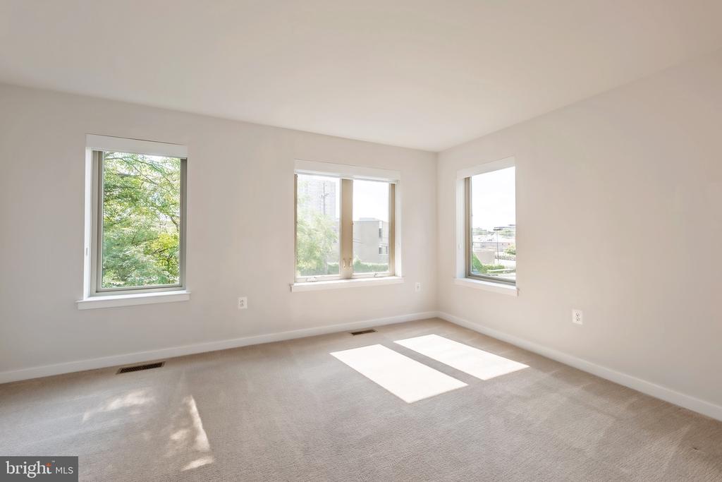 856 Thompson Cres #48