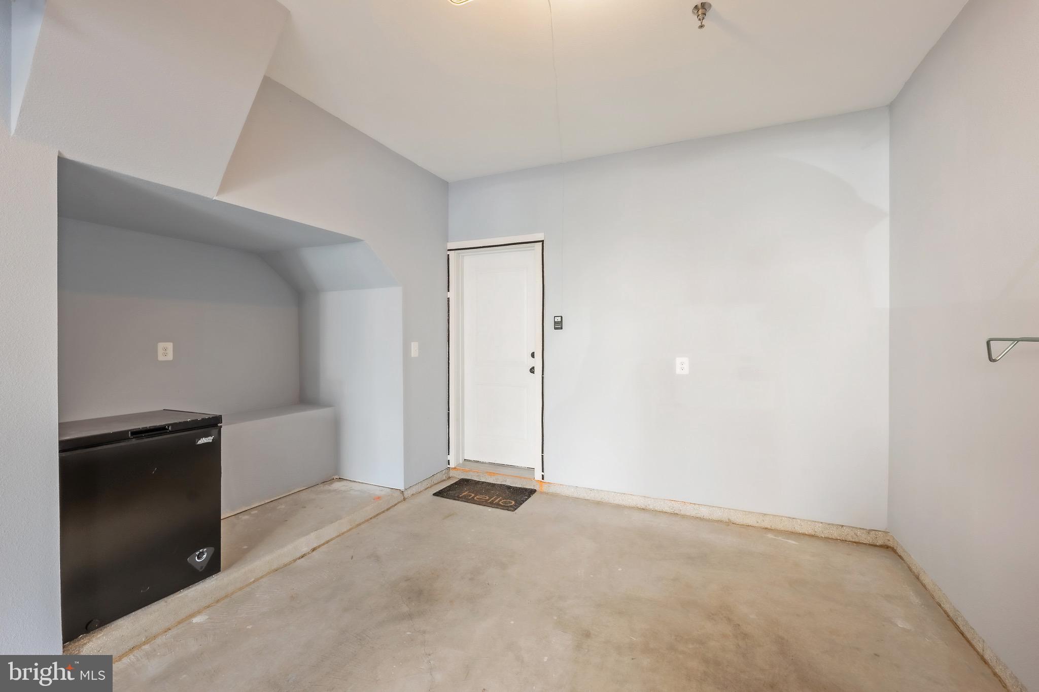 856 Thompson Cres #48