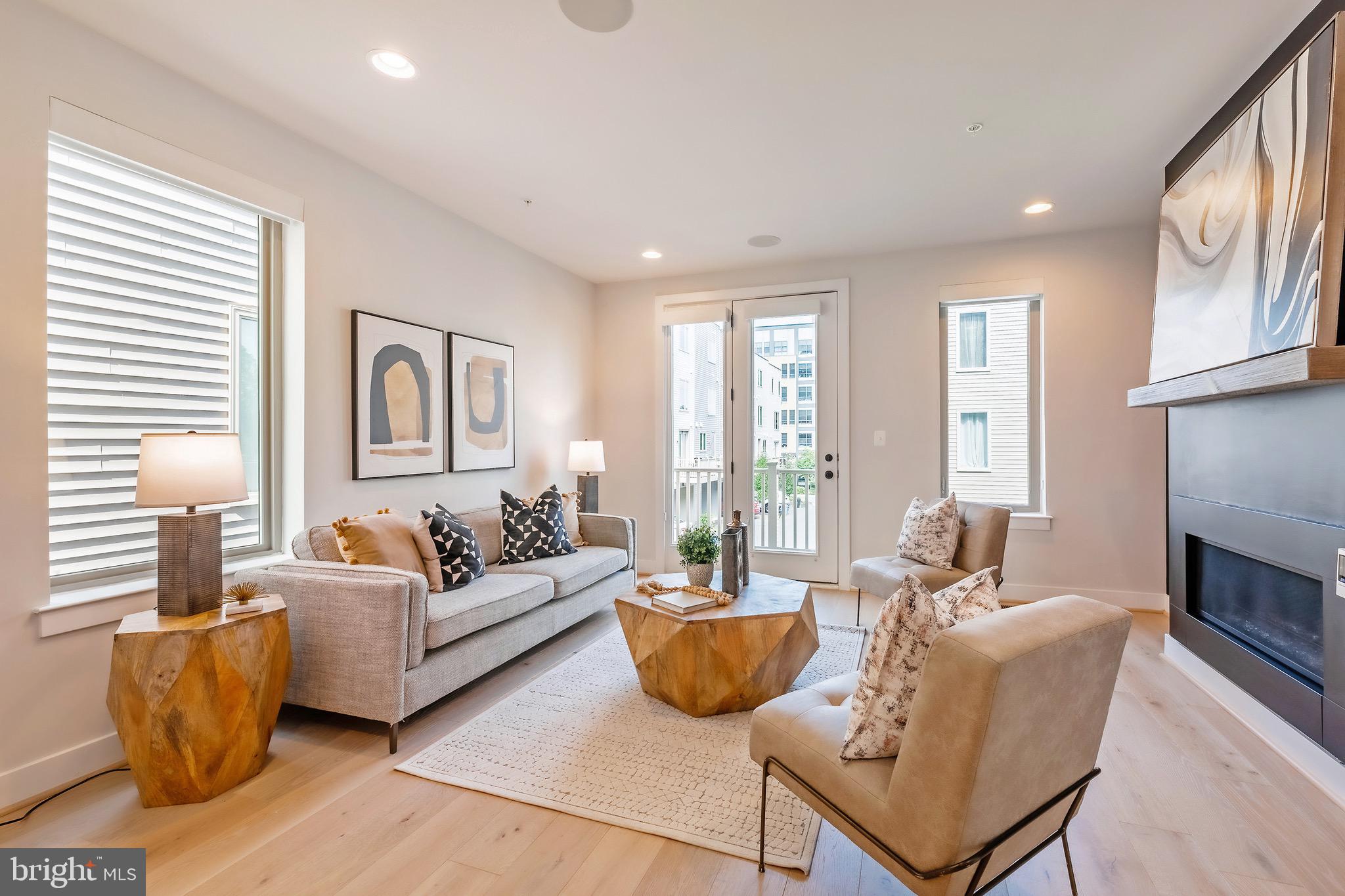 856 Thompson Cres #48