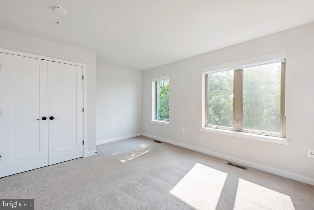 856 Thompson Cres #48