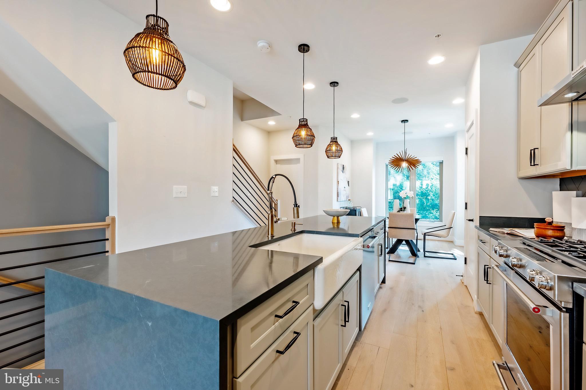 856 Thompson Cres #48