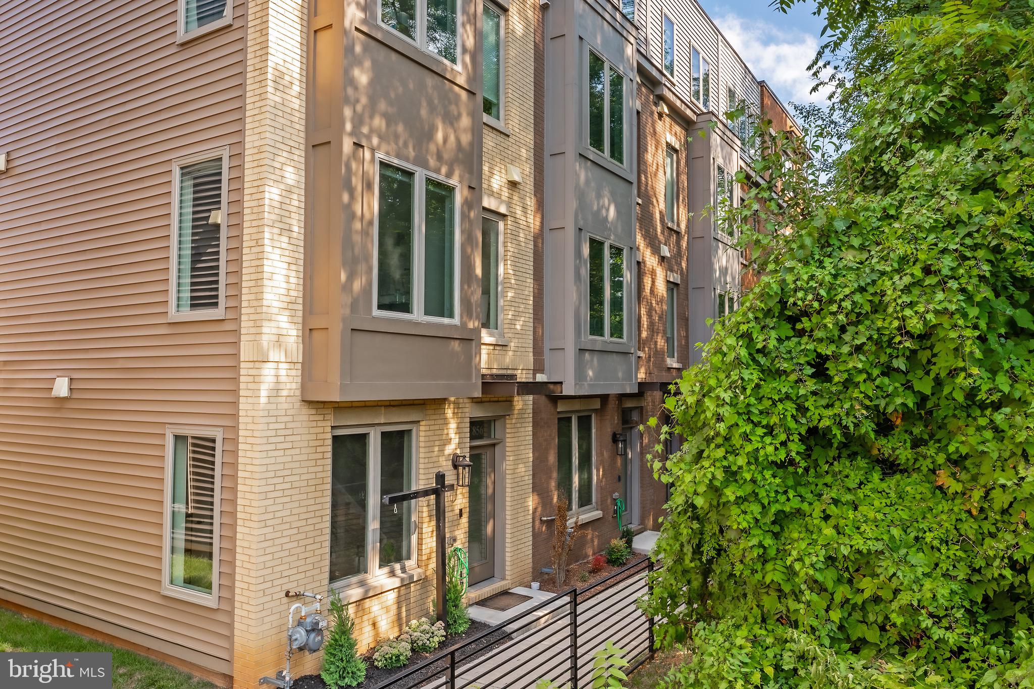 856 Thompson Cres #48