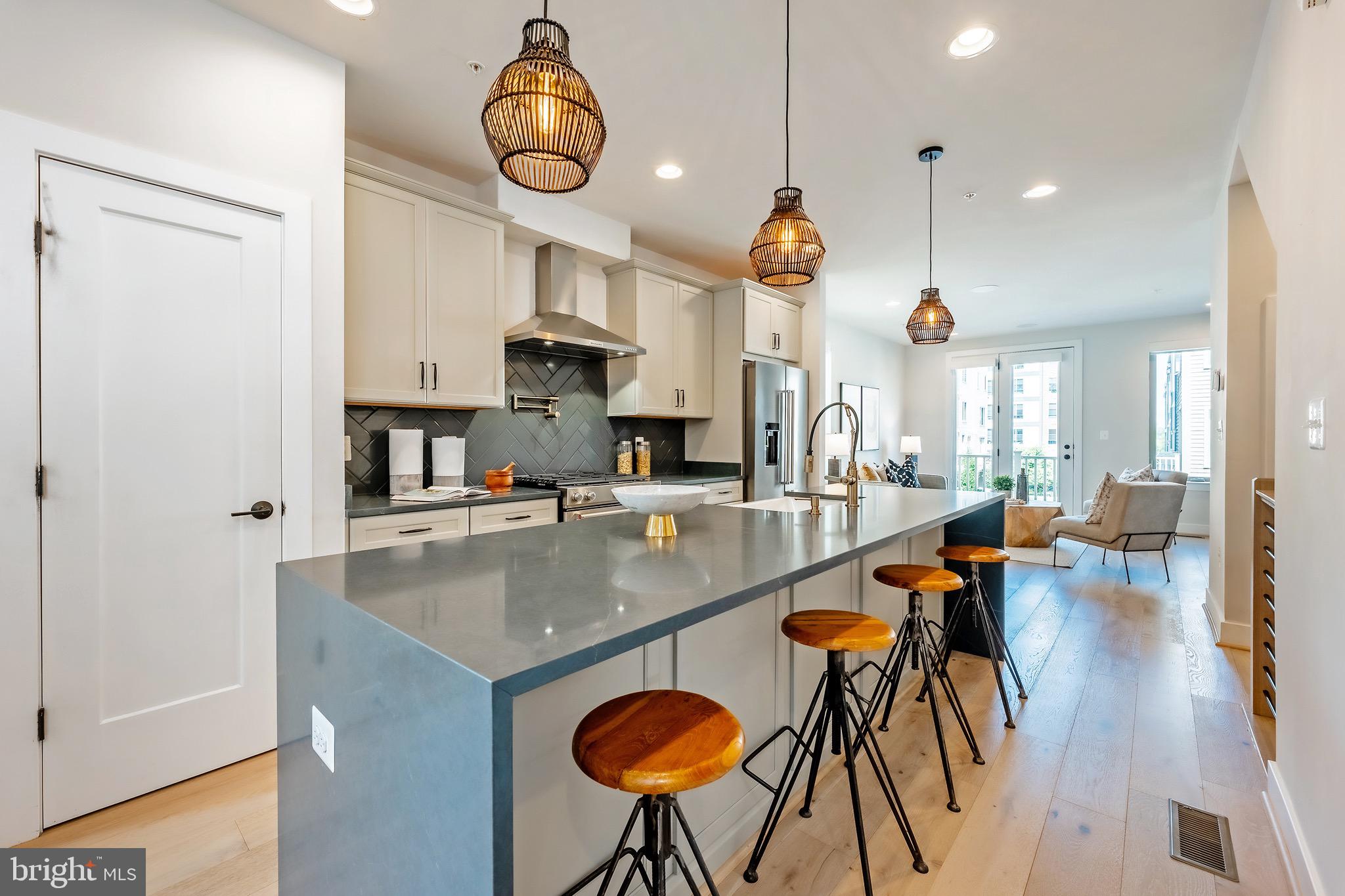 856 Thompson Cres #48