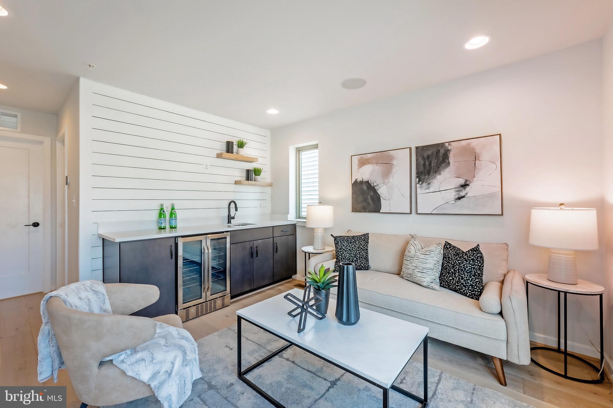 856 Thompson Cres #48