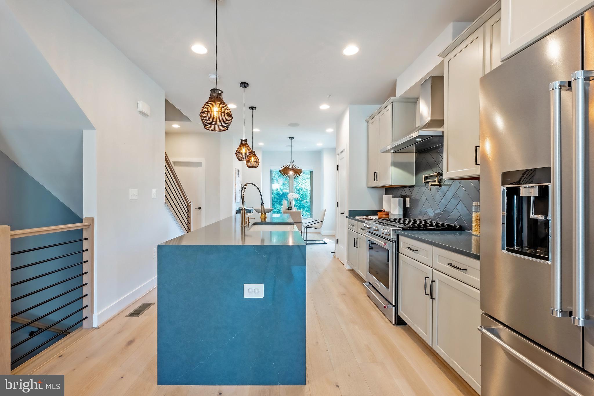 856 Thompson Cres #48