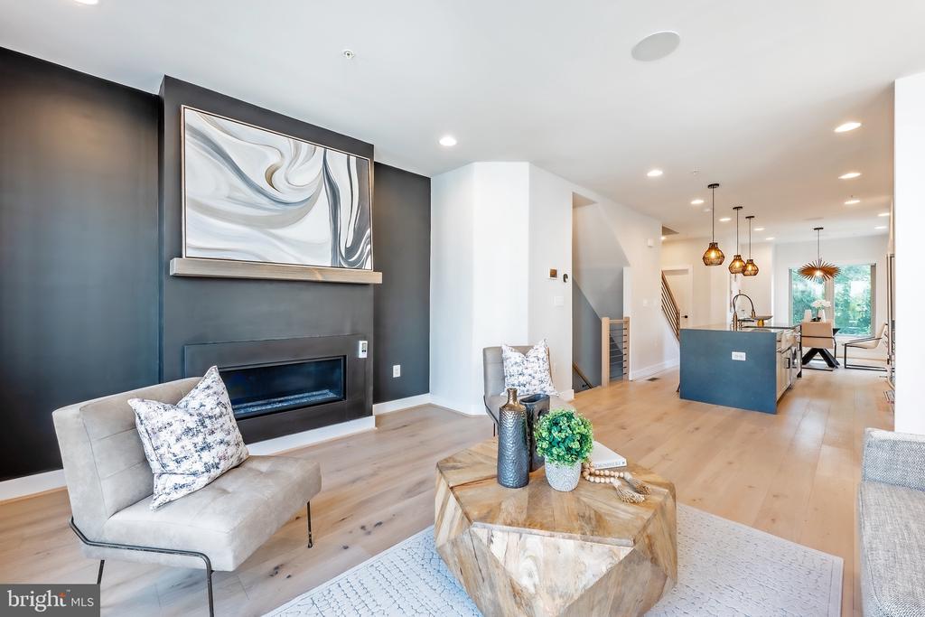 856 Thompson Cres #48