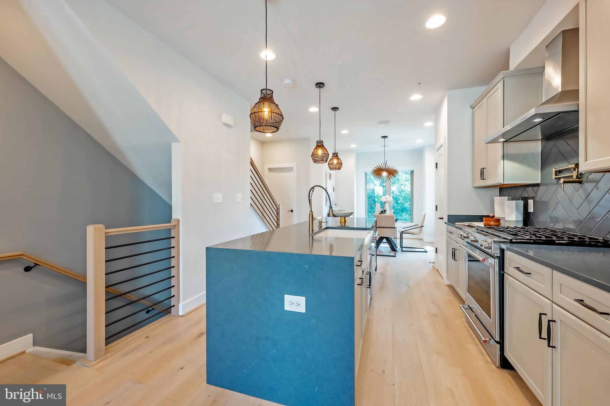 856 Thompson Cres #48