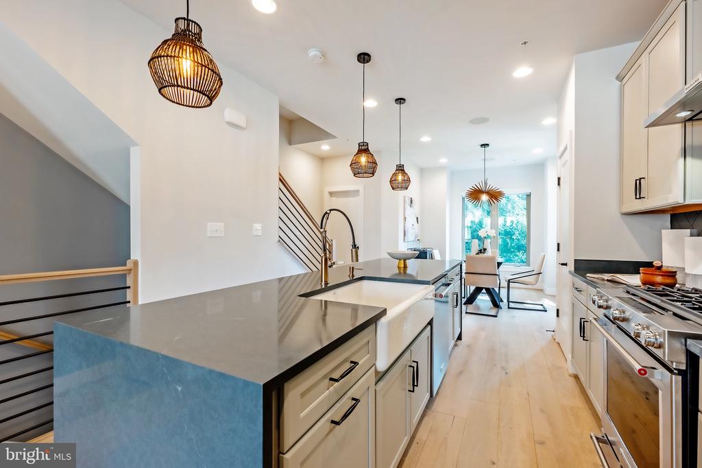 856 Thompson Cres #48