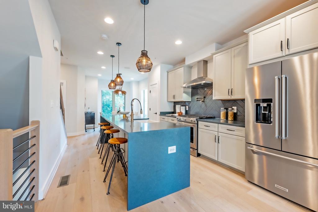 856 Thompson Cres #48