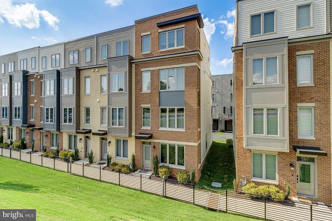 856 Thompson Cres #48