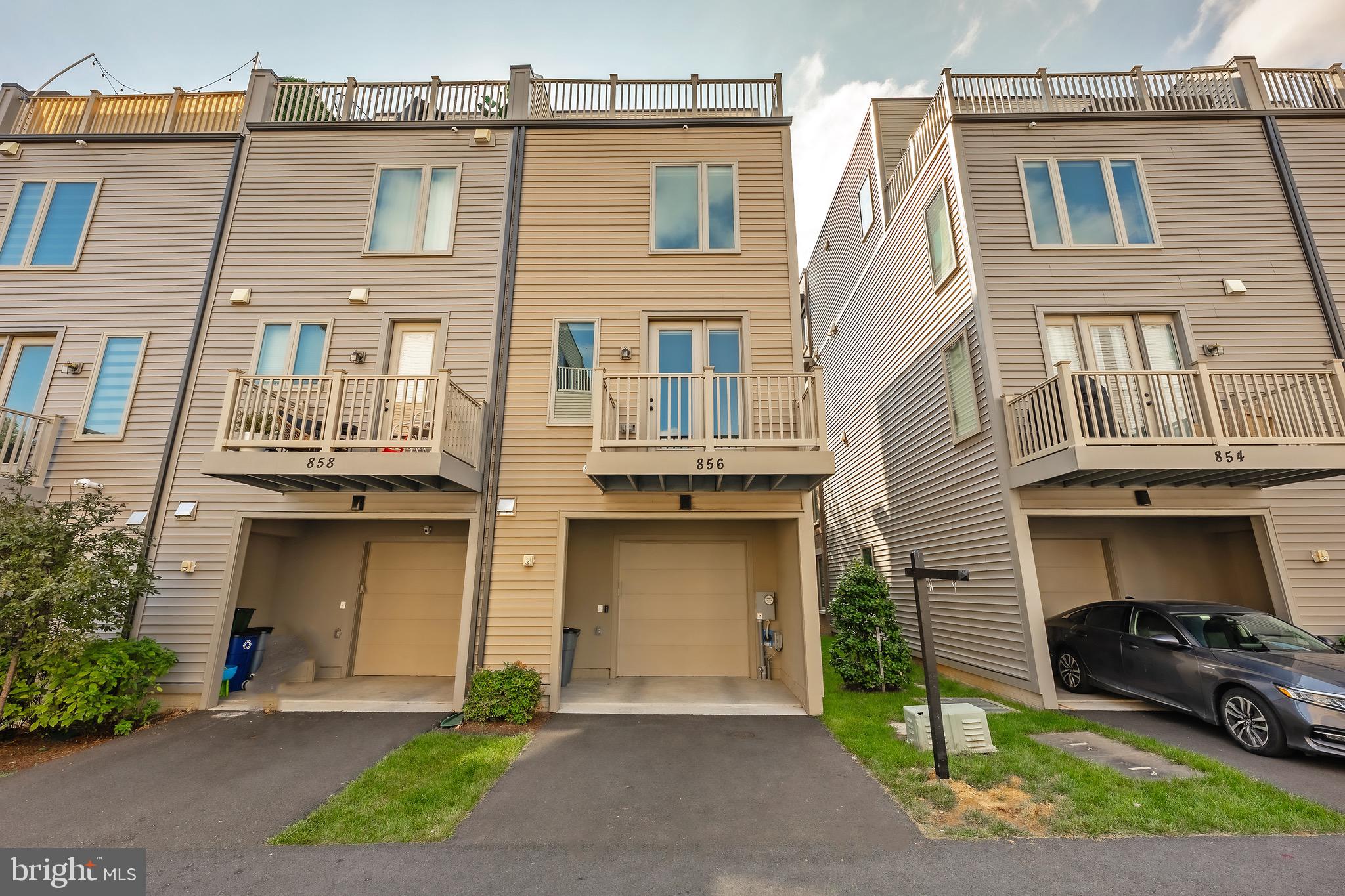 856 Thompson Cres #48