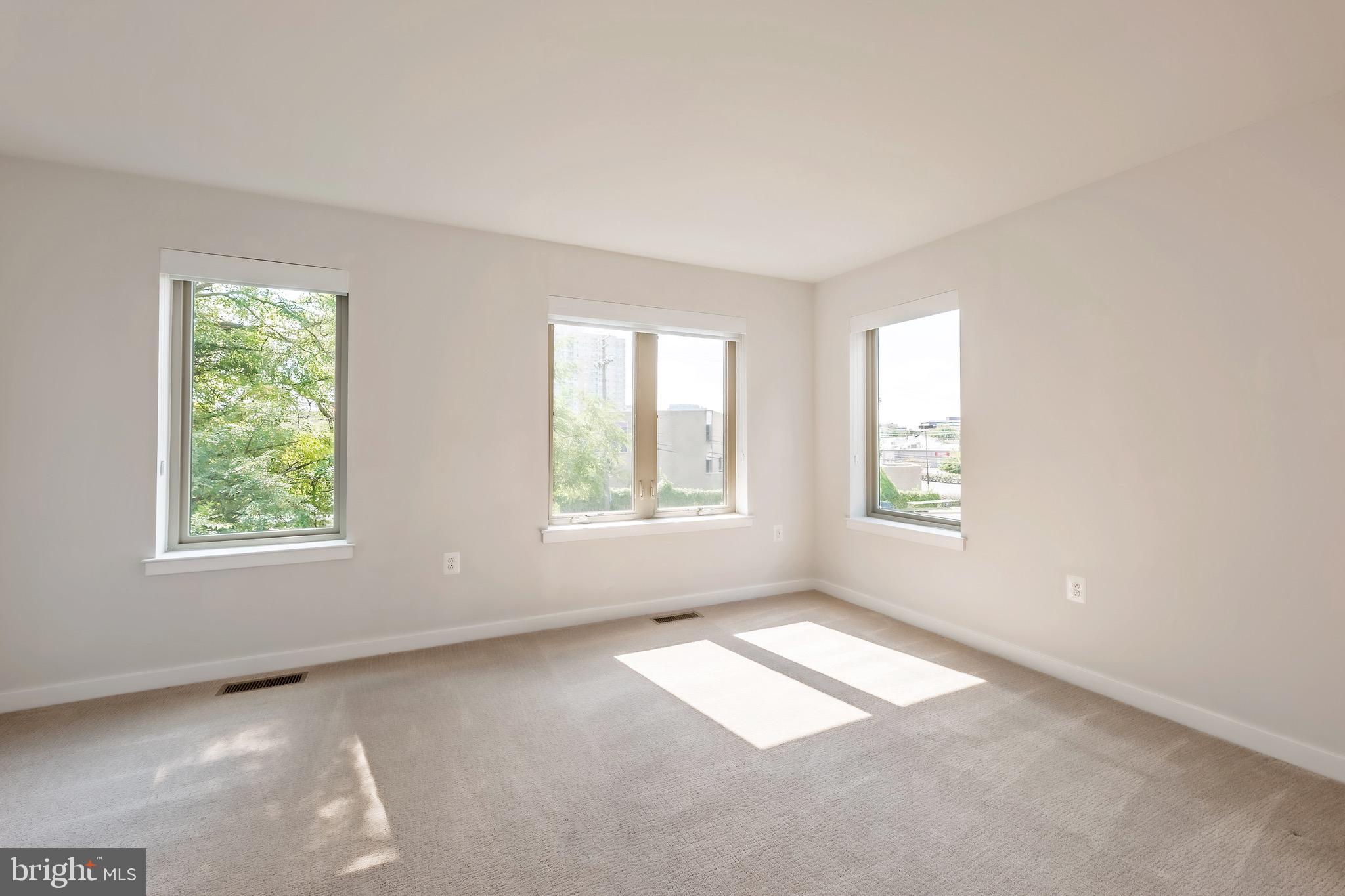 856 Thompson Cres #48