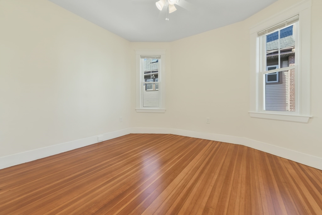 48 Manthorne Rd # 2