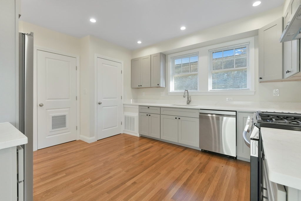 48 Manthorne Rd # 2
