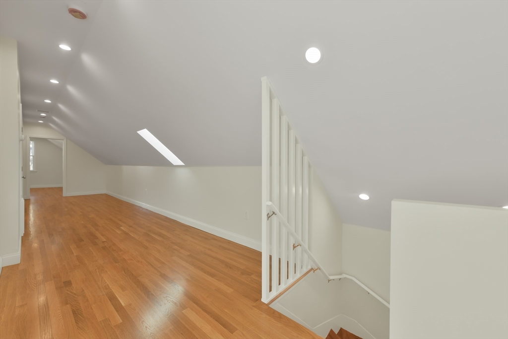 48 Manthorne Rd # 2