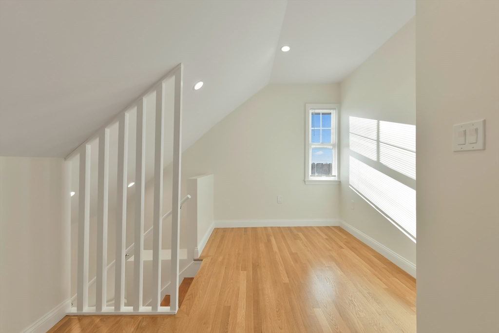 48 Manthorne Rd # 2