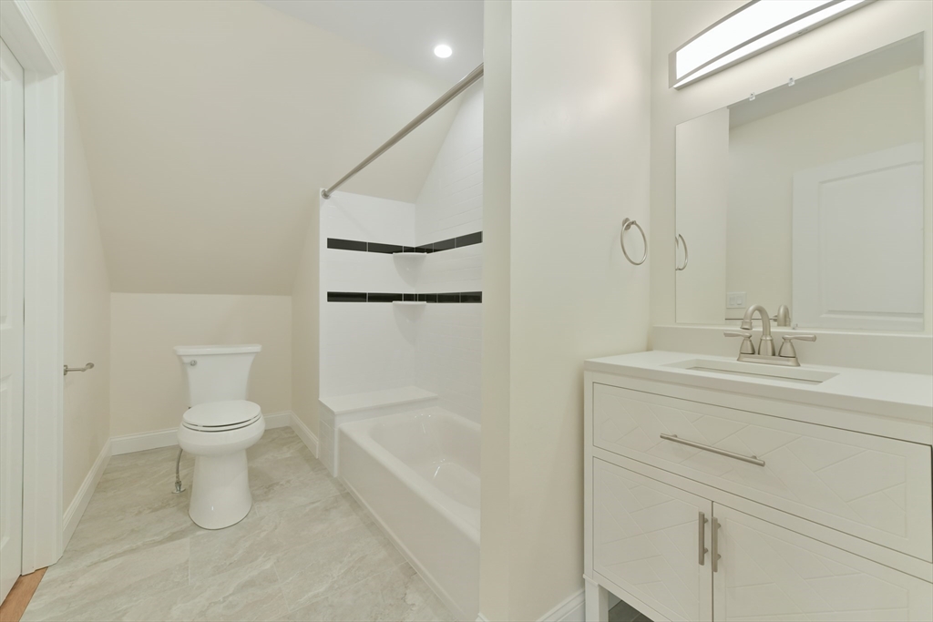 48 Manthorne Rd # 2