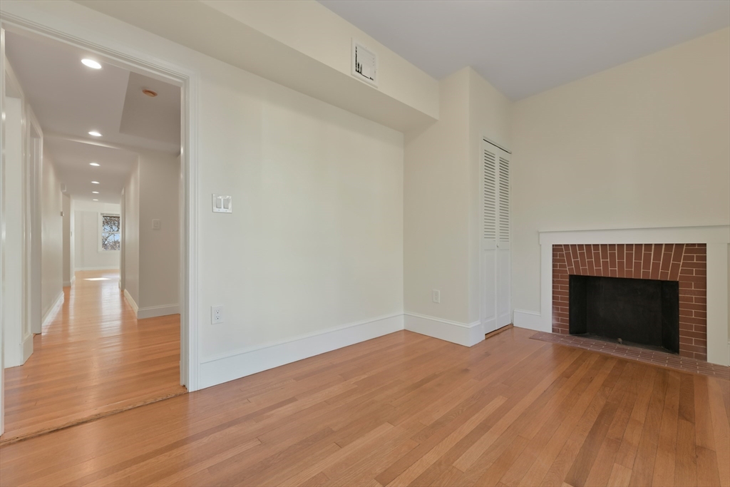 48 Manthorne Rd # 2