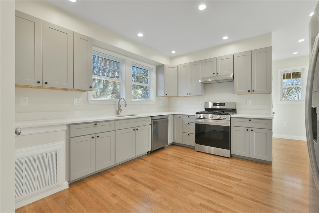 48 Manthorne Rd # 2