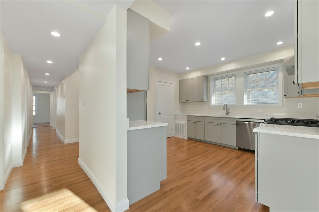 48 Manthorne Rd # 2