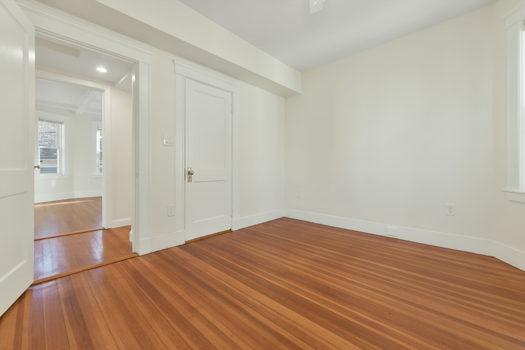 48 Manthorne Rd # 2