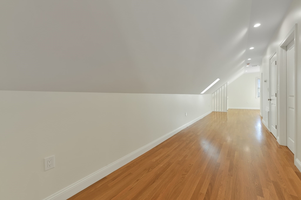 48 Manthorne Rd # 2