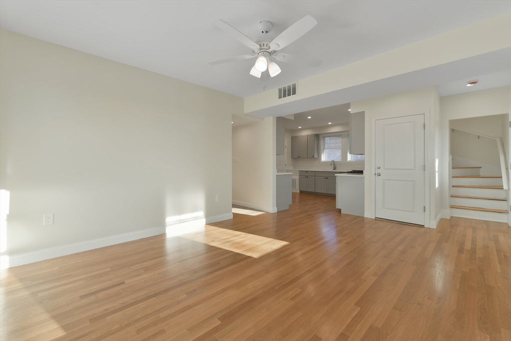 48 Manthorne Rd # 2