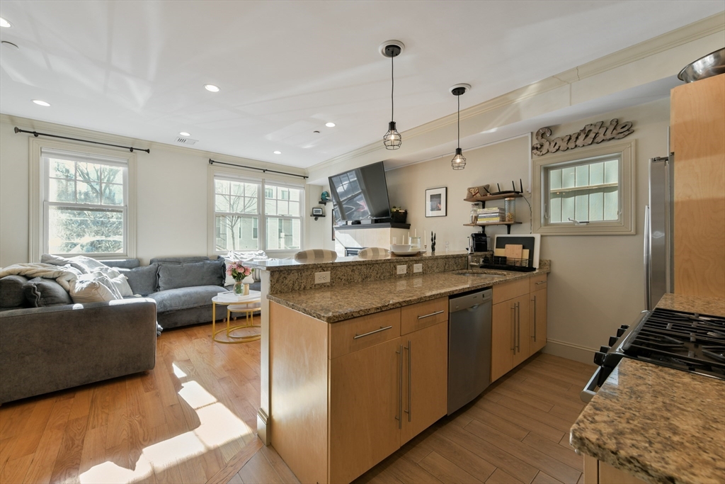 404 W 2nd St # 1