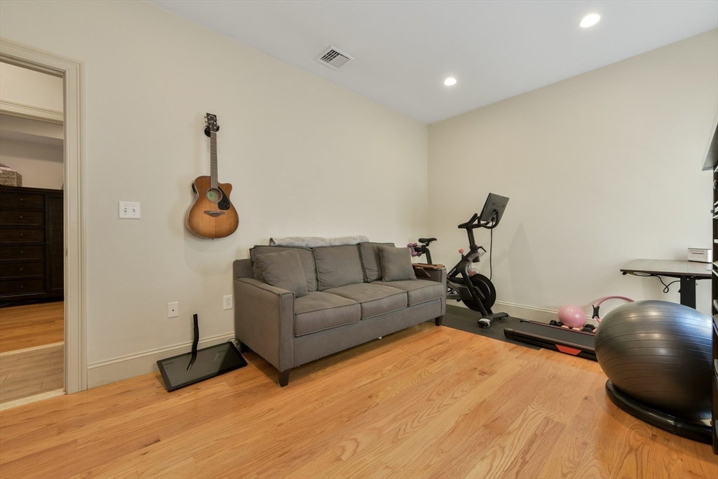 404 W 2nd St # 1