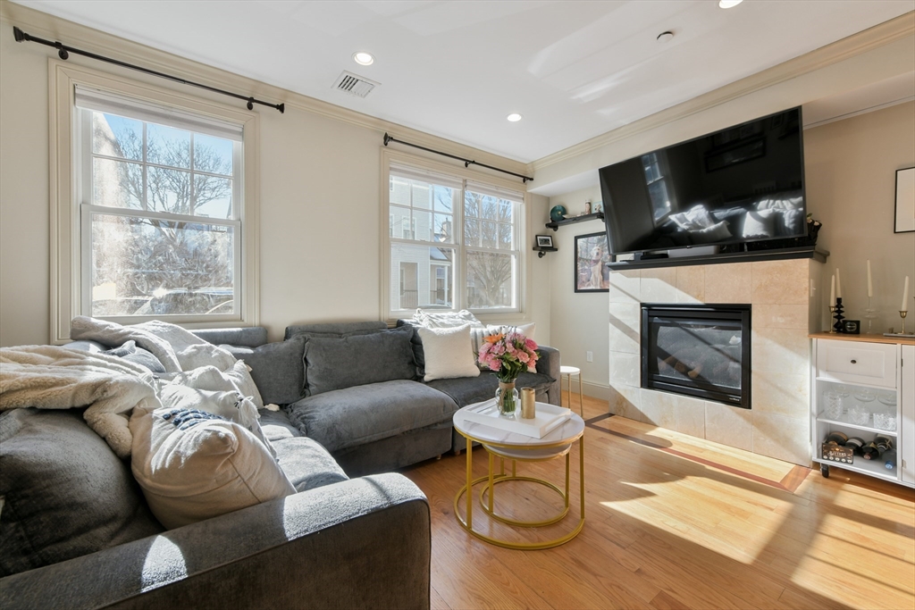 404 W 2nd St # 1