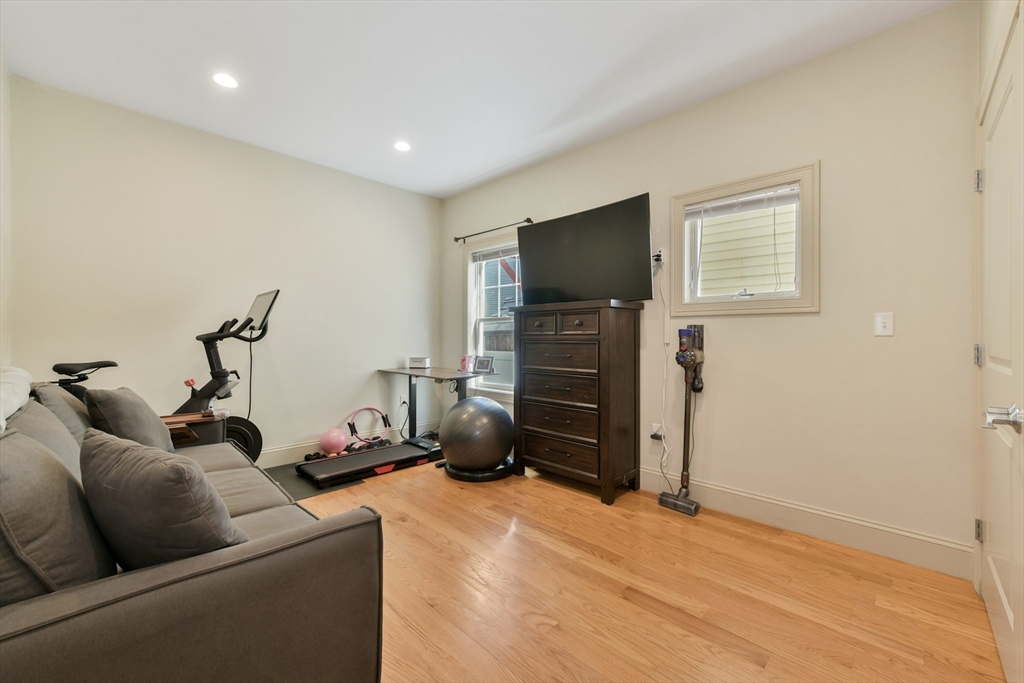 404 W 2nd St # 1