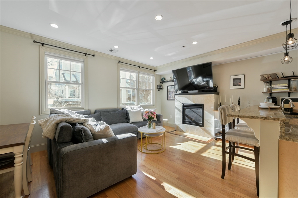 404 W 2nd St # 1