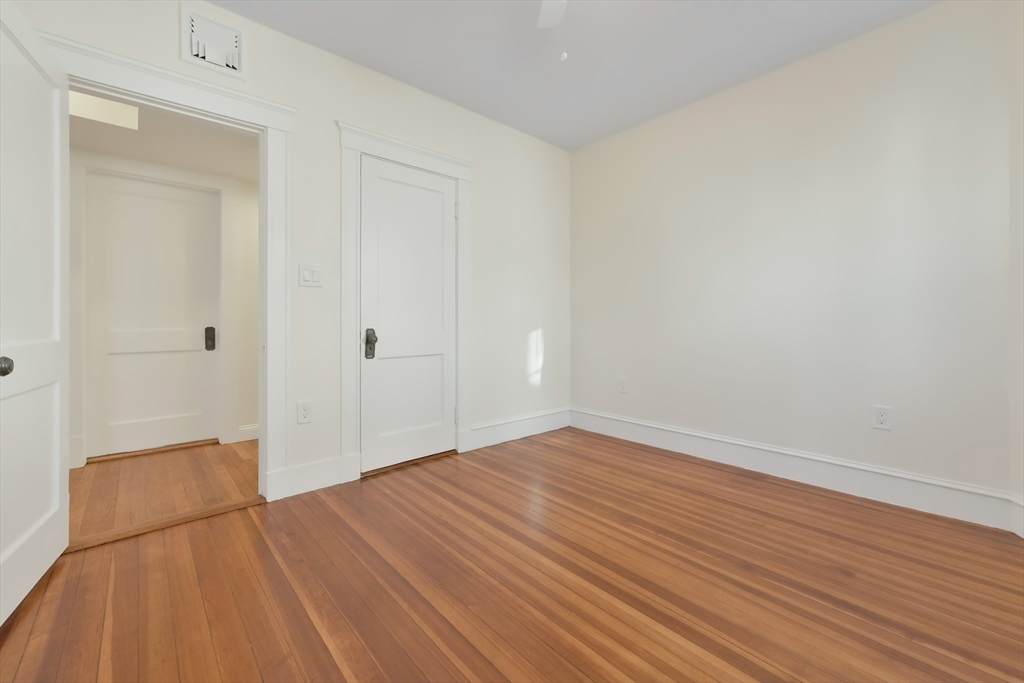 48 Manthorne Rd # 1