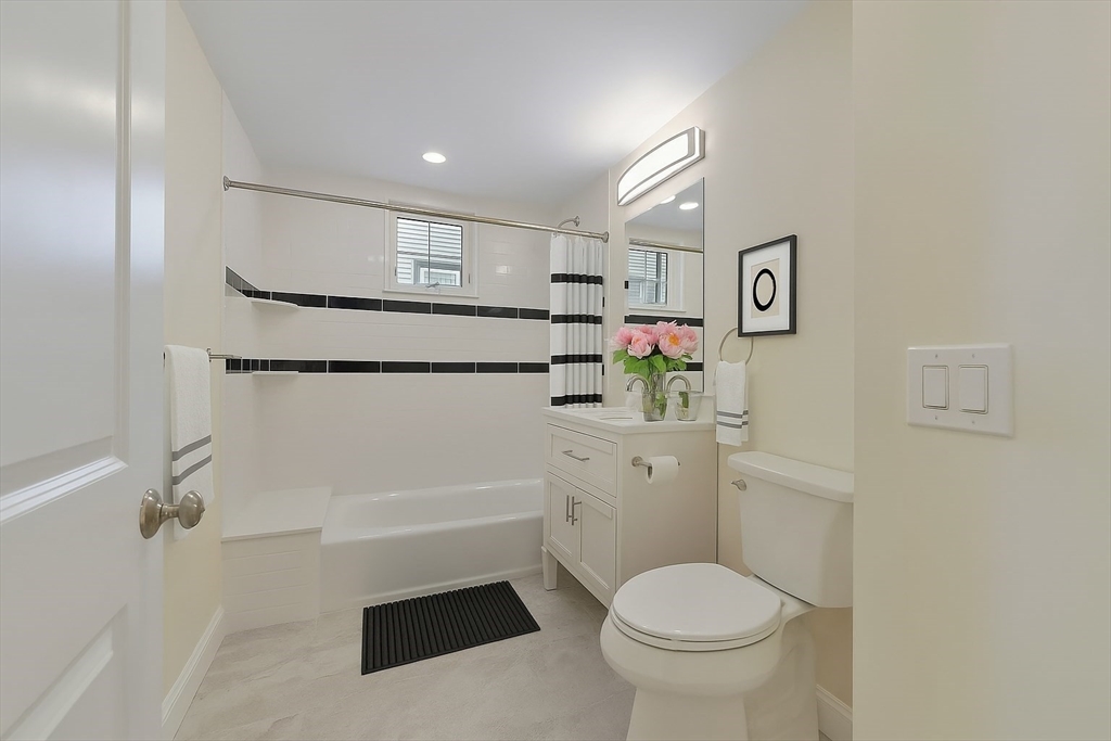48 Manthorne Rd # 1