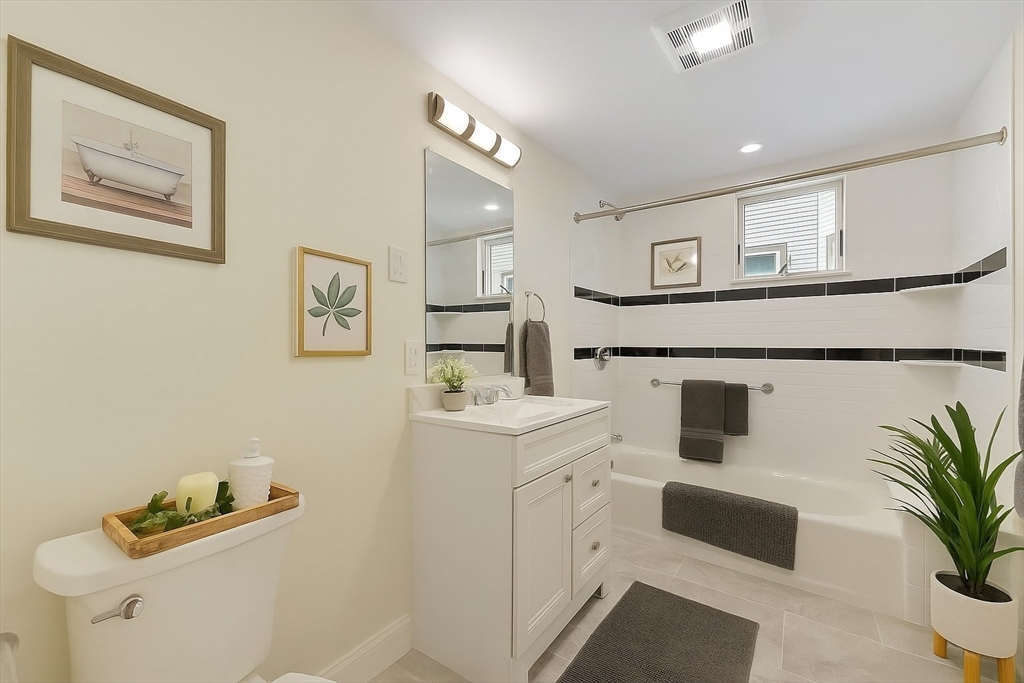 48 Manthorne Rd # 1