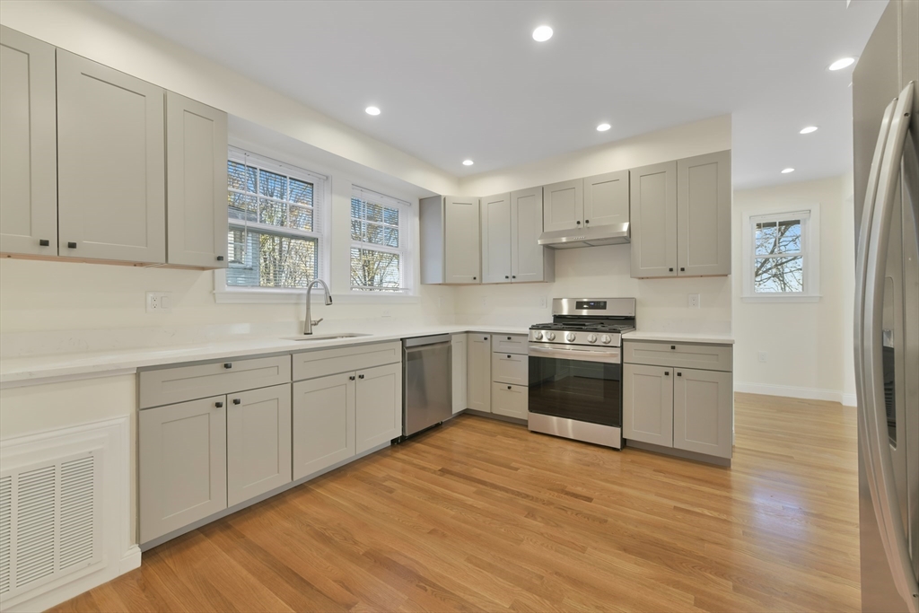 48 Manthorne Rd # 1