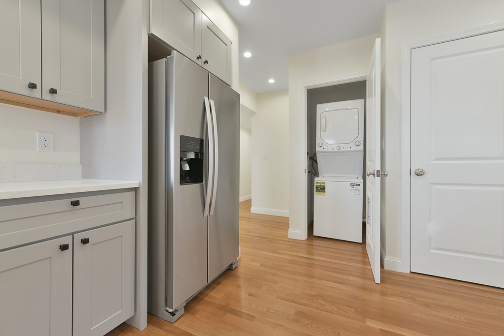 48 Manthorne Rd # 1