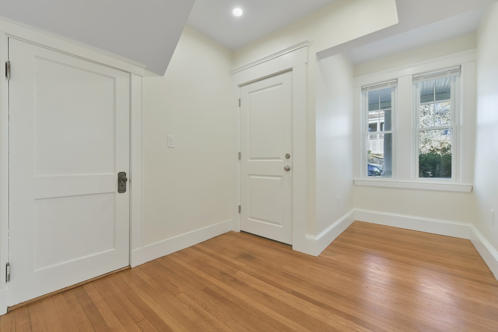 48 Manthorne Rd # 1