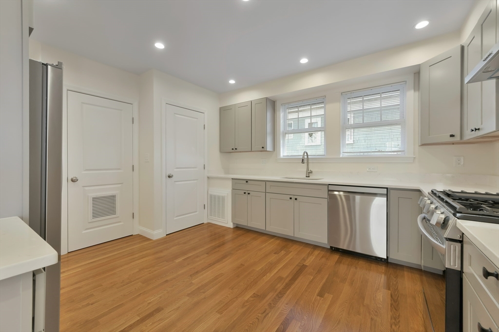 48 Manthorne Rd # 1
