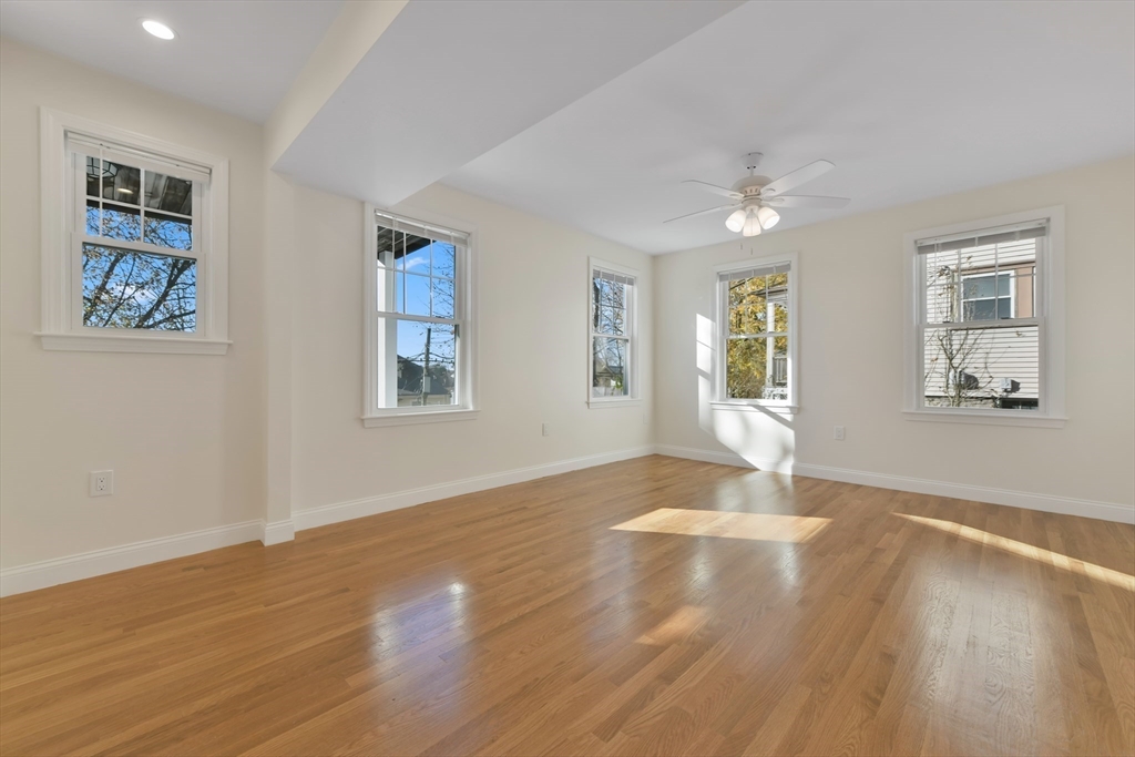 48 Manthorne Rd # 1
