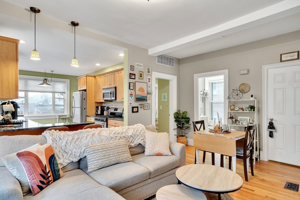 24 Pinckney St # 2